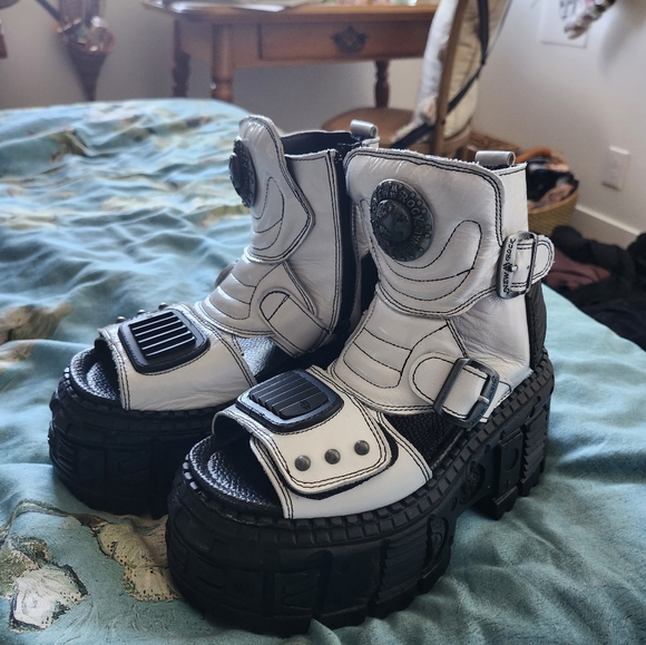 New Rock Tower Ankle Boots - Picture 3 of 11